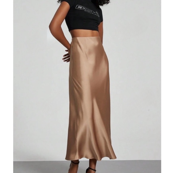 Satin Chic midi skirt in Olive Green - Picture 9 of 16